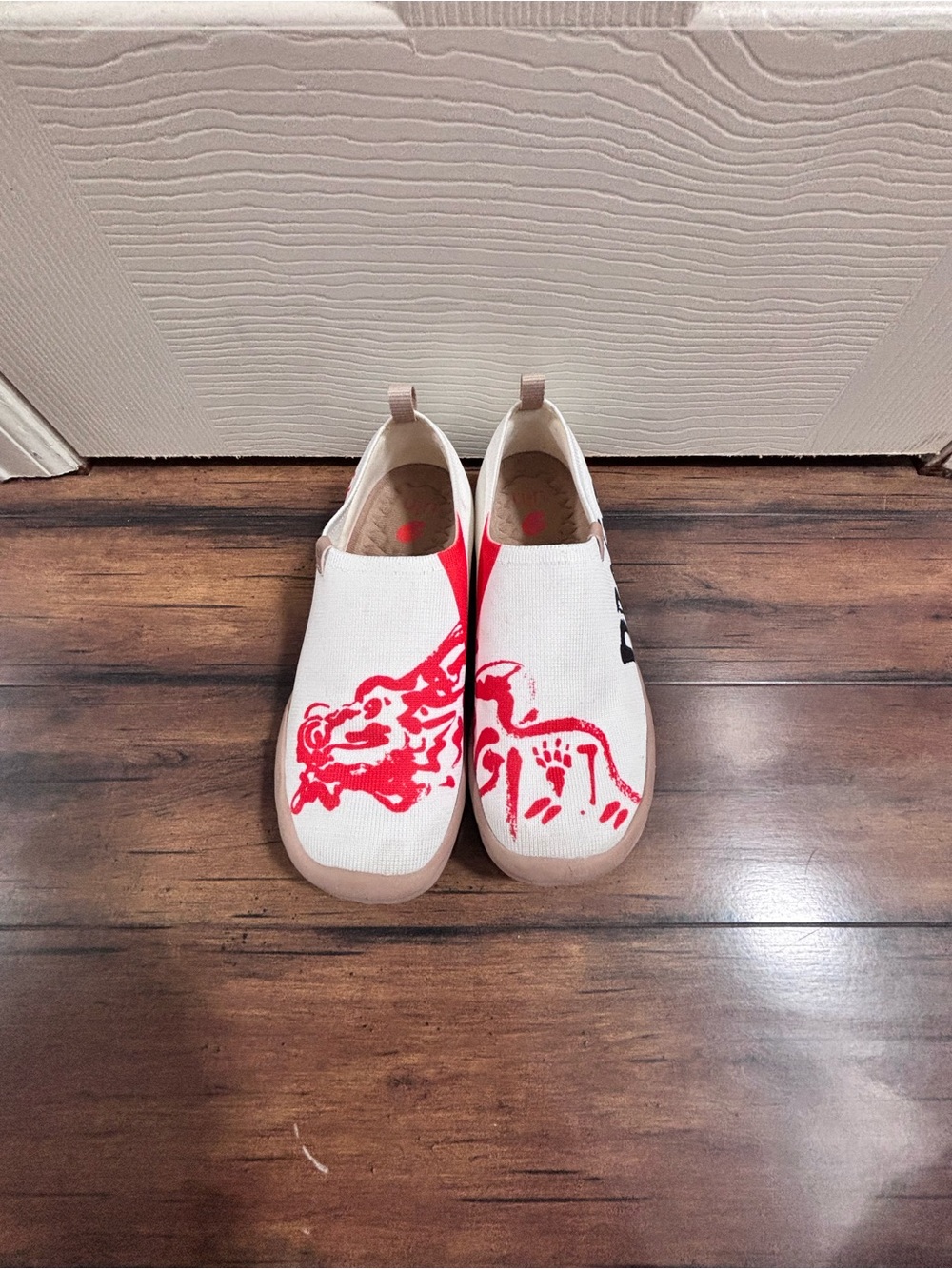 UIN White Canvas Slip-On Shoes with Red Dragon Graphic
